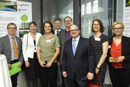 Anlässlich des 15jährigen Jubiläums von Fahrtziel Natur präsentierten sich die Großschutzgebiete im historischen Kaiserbahnhof Potsdam. Foto: (c) Deutsche Bahn AG; jet-foto_Ralf Kranert