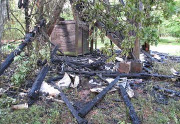 Aussichtsturm Wolfgarten durch Feuer zerstört