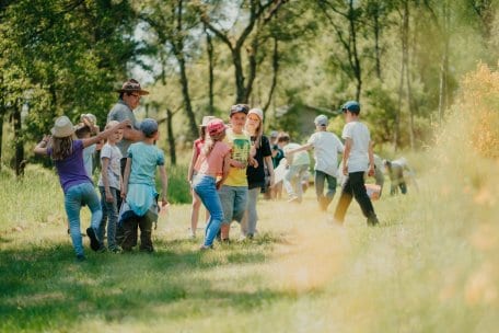 Bei Entdeckertagen im Nationalpark-Zentrum sind Kinder und Jugendliche drinnen und draußen dem scheuen „Eifeltiger“ auf der Spur. 