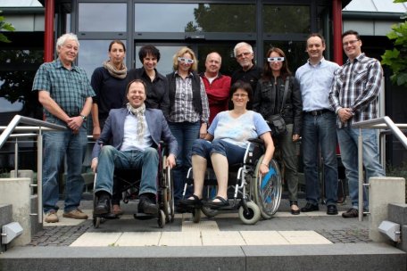 Bild 1: Acht Gastgeber des Nationalparks Eifel haben sich durch Teilnahme an einer Fortbildung und betrieblichen Begutachtung durch die Nationale Koordinationsstelle Tourismus für Alle (NatKo) e.V. das „Barrierefreiheit geprüft&quot;-Siegel verdient.