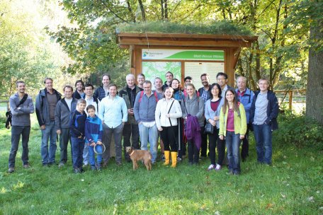 Bild 1: Internationale Wissenschaftler informierten sich im Rahmen der TERENO-Konferenz in Bonn über die Untersuchungen im TERENO-Forschungsgebiet Wüstebach des Nationalparks Eifel. (Foto: Nationalparkverwaltung Eifel)