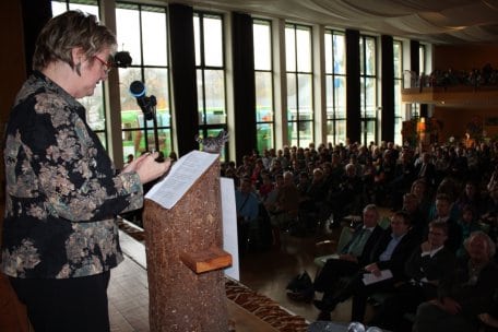 Bild 1: NRW-Schulministerin Sylvia Löhrmann als Schirmherrin des Projektes „Schulen im Nationalpark Eifel“ lobte das Engagement der 49 Schulen. Foto: Nationalparkverwaltung