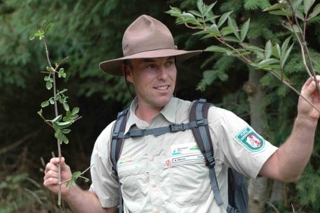 Bild 1 bis 3: Nach einer aktuellen Umfrage aus dem Jahr 2012 schätzen die Teilnehmenden von Rangertouren nach wie vor die Kompetenz und Freundlichkeit der Ranger. (Fotos: Nationalparkverwaltung Eifel)