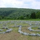 Bild 3: Das Steinlabyrinth auf der Dreiborner Hochfläche lädt ein zum spirituellen Gang in die innere Mitte. (Foto: Bistum Aachen/Ch. Pott)