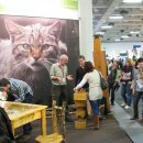 Bild 3: Interessierte Besucher am Stand der Nationalparkverwaltung Eifel auf der ITB. (Foto: Nationalparkverwaltung Eifel)