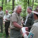 Bild 3: Leiter Nationalparkverwaltung Henning Walter gratuliert den Rangern zur Auszeichnung als zertifizierte europarc Natur- und Kulturinterpreten. Foto: Nationalparkverwaltung