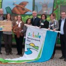 Bild 4: Die Projektkoordinatorinnen Jutta D’Orsaneo und Sabine Wichmann gratulierten gemeinsam mit Staatssekretär Horst Becker und Oliver Krischer zur Auszeichnung. Foto: N. Liebertz