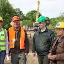 Bild 4: Die Projektverantwortlichen freuen sich über den Abschluss der Arbeiten am Helingsbach. Foto: Nationalparkverwaltung