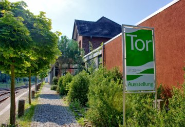 Das Nationalpark-Tor ist bequem mit dem Zug zu erreichen (Haltestelle: Heimbach Bf)