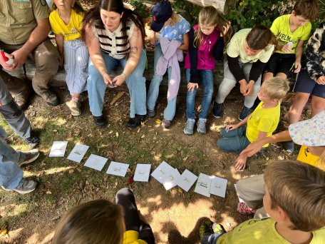 Die Nationalparkverwaltung Eifel bildet Kaufleute für Tourismus und Freizeit aus. Bewerbungen für August 2026 sind noch bis zum 24. April möglich!