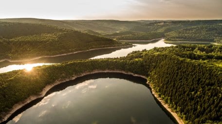 Die Nationalparkverwaltung Eifel bildet Kaufleute für Tourismus und Freizeit aus. Bewerbungen für August 2026 sind noch bis zum 17. Oktober 2025 möglich!