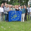 Die Projektbeteiligten mit Holger Galas vom Bundesumweltministerium (3. v.re.) und Vertretern des NRW Umweltministeriums (MKULNV), der Bezirksregierung Köln sowie der Unteren Landschaftsbehörde Kreis Euskirchen.