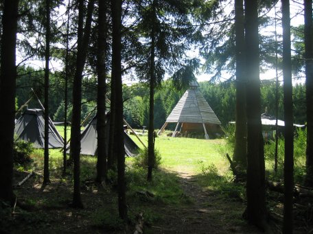 Die Unterbringung während der Wildnis-Camps erfolgt in Gruppenzelten der Nationalparkverwaltung. Foto: E. Groove
