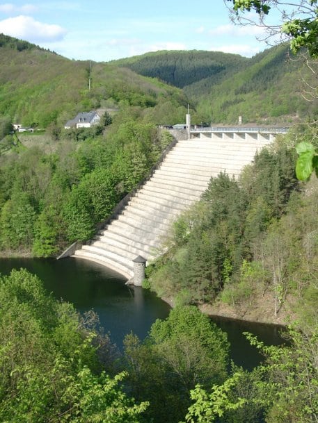 Einige Rangertouren führen zum Urftsee im Herzen des Nationalparks. Die von 1900 bis 1905 erbaute Urftstaumauer gilt als Wiege des modernen Talsperrenbaus. Der Urftsee war zur Zeit der Inbetriebnahme die größte Talsperre Europas und wurde mit einer Wasser