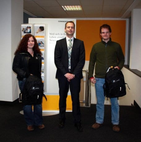 Erst im April wurden Pascal Schäfer und Kerstin Trappmann in der Commerzbankfiliale, dem Sponsor des Praktikums, begrüßt.