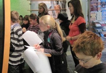 „Fönnef Moond rappele voll möt vell schönne Saache”