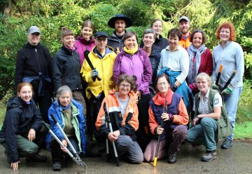 Freiwillige mit dem Bergwaldprojekt im Einsatz für naturnahe Buchenwälder im Nationalpark Eifel