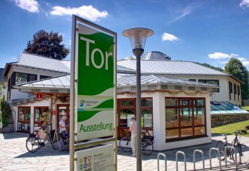 Het personeel van de Nationaal Park-poorten verheugen zich, tips rondom wandelingen en evenementen te verstrekken.