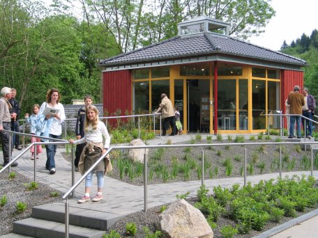 In Infopunkten - wie hier in Zerkall - erhalten Sie alle wichtigen Informationen zum Nationalpark Eifel.