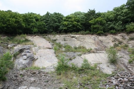 In het gebied van het Nationaal Park Eifel en de dichterbij gelegen omgeving zijn rotsen van drie geologische perioden te vinden.