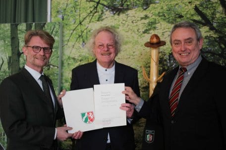 Jetzt ist es schwarz auf weiß: Nationalparkleiter Henning Walter geht in Rente.