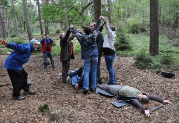 Joseph Cornell, Erfinder der Naturpädagogik, im Nationalpark Eifel