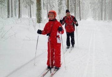Les amateurs de ski de fond peuvent emprunter les trois pistes de ski balisées du sud du Parc National de l’Eifel.