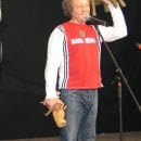 Mit Auszügen aus seinem Programm Bettmän trainierte Kalle Pohl die Lachmuskeln der Nationalpark-Gäste. Auf Wunsch des Publikums sollte Kalle Pohl für seine Show gleich zwei Nationalpark-Holzschweine von den Veranstaltern erhalten.