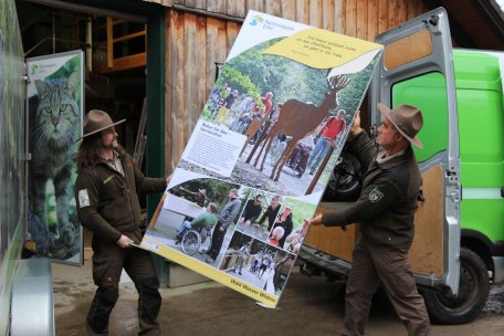 Mit den neuen Messetafeln im Gepäck geht es für die Ranger des nationalpark Eifel zur Internationalen Tourismusbörse in die Bundeshauptstadt