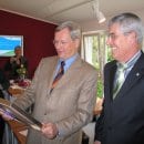 NRW-Umweltminister Eckhard Uhlenberg (li.) und Bürgermeister Manfred Ernst eröffneten am Freitag den neuen Nationalpark-Infopunkt im Rathaus Hellenthal (Quelle: Nationalparkforstamt Eifel).