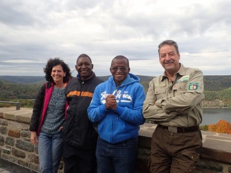 Nationalpark-Bezirksleiter Christian Düll führte zwei Vertreter des namibischen Nationalparks Bwabwata durch den Nationalpark Eifel.
