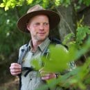 Schon seit Gründung des Nationalparks Eifel 2004 betreut Ranger Sascha mit seinen Kollegen das besondere Schutzgebiet. Hin und wieder muss er Gäste an die Ge- und Verbote erinnern, die in einem Nationalpark gelten.