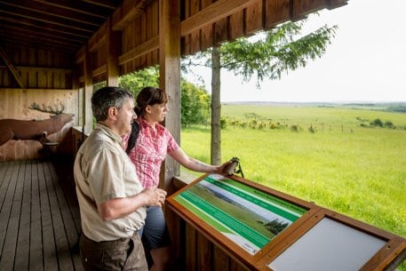 Vom Aussichts-Punkt hat man einen schönen Blick auf die Natur.