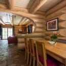 Gemütliches Blockhaus im Wohnbereich.